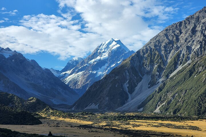 Experience the majestic peaks of Mt Cook and the stunning landscapes of Mackenzie Country perfect for creating unforgettable memories in New Zealand's breathtaking outdoors.